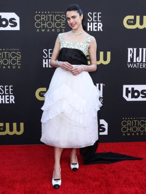 Chanel giyen Margaret Qualley, 13 Mart 2022 'de Fairmont Century Plaza Hotel' de düzenlenen 27. Yıllık Eleştirmenler Seçimi Ödülleri 'ne katılıyor.. 