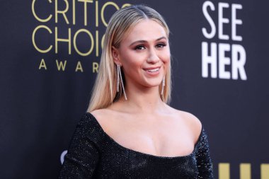 Maria Bakalova 'nın özel Balmain kıyafeti, Jimmy Choo ayakkabıları, Bulgari Serpentine çantası ve Niwaka mücevherleri, 13 Mart 2022' de Century City, Los Angeles 'taki Fairmont Century Plaza Hotel' de düzenlenen 27.