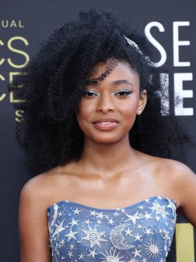 Mychal-Bella Bowman, 13 Mart 2022 'de Fairmont Century Plaza Oteli' nde düzenlenen 27. Yıllık Eleştirmenler Seçimi Ödülleri 'ne ulaştı.. 