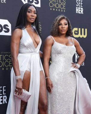Venus Williams ve Serena Williams, 13 Mart 2022 'de Fairmont Century Plaza Hotel' de düzenlenen 27. Yıllık Eleştirmenler Seçimi Ödülleri 'ne geldiler.. 