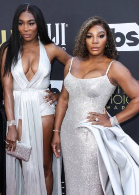 Venus Williams ve Serena Williams, 13 Mart 2022 'de Fairmont Century Plaza Hotel' de düzenlenen 27. Yıllık Eleştirmenler Seçimi Ödülleri 'ne geldiler.. 