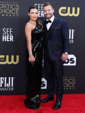 Veronika Khomyn ve Sean McVay, 13 Mart 2022 'de Fairmont Century Plaza Hotel' de düzenlenen 27. Yıllık Eleştirmenler Seçimi Ödülleri 'ne geldiler.. 