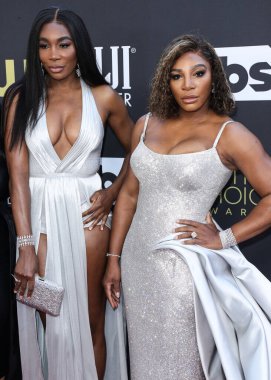 Venus Williams ve Serena Williams, 13 Mart 2022 'de Fairmont Century Plaza Hotel' de düzenlenen 27. Yıllık Eleştirmenler Seçimi Ödülleri 'ne geldiler..