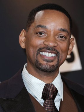 Dolce & Gabbana giyen Will Smith, 13 Mart 2022 'de Century City, Los Angeles, ABD' de düzenlenen Fairmont Century Plaza Oteli 'nde düzenlenen 27. Eleştirmenler Seçimi Ödülleri' nde 'Kral Richard' dalında En İyi Erkek Oyuncu ödülünü kazandıktan sonra basın odasında poz verdi.