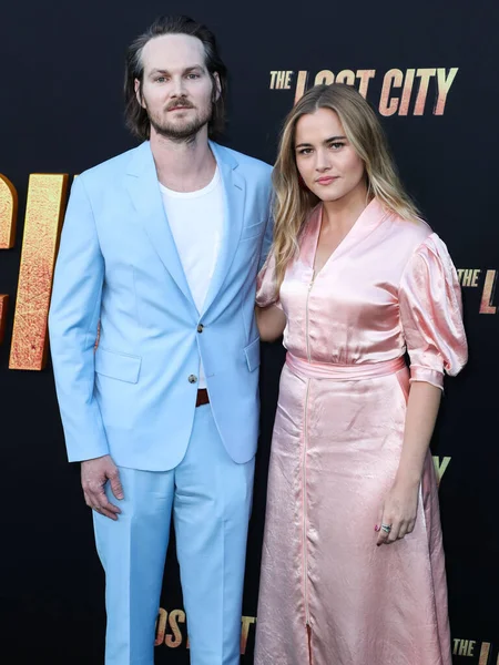 Adam Nee Allison Miller Chegam Los Angeles Premiere Paramount Pictures — Fotografia de Stock