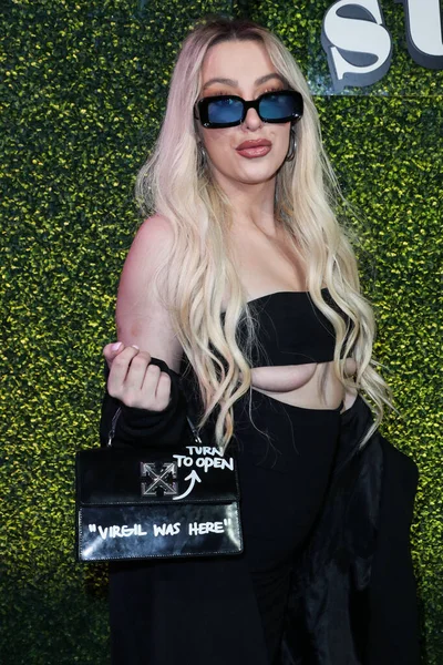 Tana Mongeau Llega Sunny Vodka Launch Party Celebrado Terminal Marzo — Foto de Stock