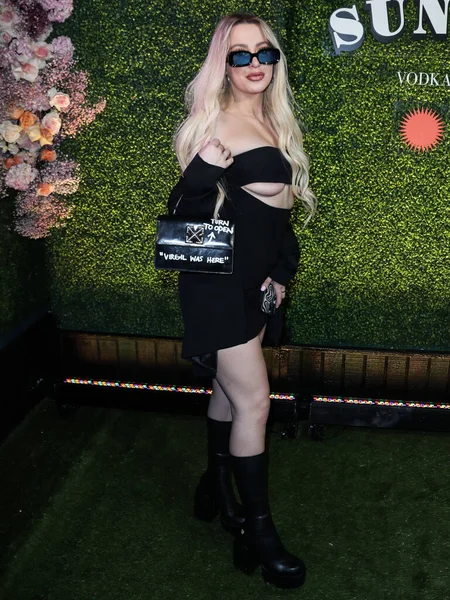 Tana Mongeau Chega Sunny Vodka Launch Party Realizado Terminal Março — Fotografia de Stock