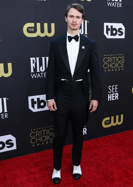 Ansel Elgort Met Cartier Sieraden Arriveert 27E Jaarlijkse Critics Choice — Stockfoto