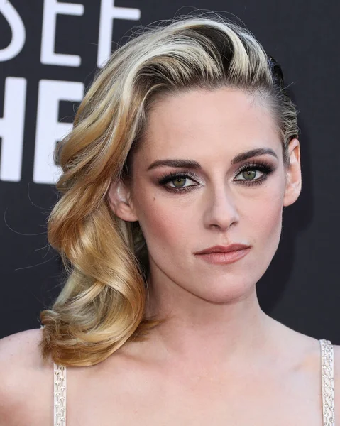 Kristen Stewart Draagt Een Dolce Gabbana Jurk Met Messika Juwelen — Stockfoto