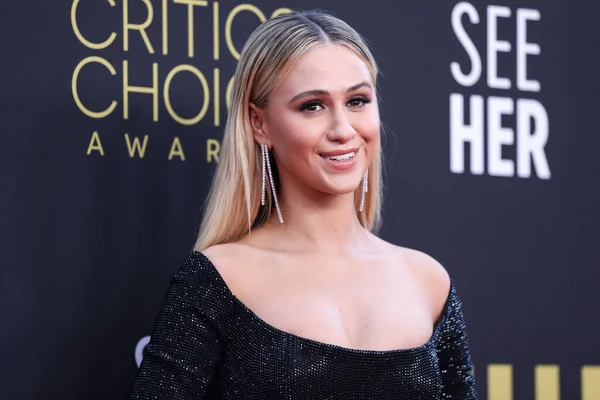 Maria Bakalova 'nın özel Balmain kıyafeti, Jimmy Choo ayakkabıları, Bulgari Serpentine çantası ve Niwaka mücevherleri, 13 Mart 2022' de Century City, Los Angeles 'taki Fairmont Century Plaza Hotel' de düzenlenen 27.