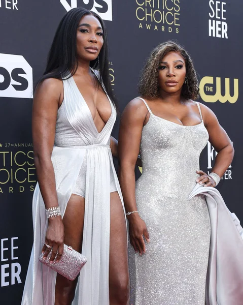 Venus Williams ve Serena Williams, 13 Mart 2022 'de Fairmont Century Plaza Hotel' de düzenlenen 27. Yıllık Eleştirmenler Seçimi Ödülleri 'ne geldiler..