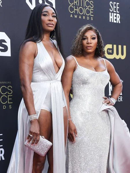 Venus Williams ve Serena Williams, 13 Mart 2022 'de Fairmont Century Plaza Hotel' de düzenlenen 27. Yıllık Eleştirmenler Seçimi Ödülleri 'ne geldiler..
