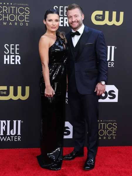 Veronika Khomyn ve Sean McVay, 13 Mart 2022 'de Fairmont Century Plaza Hotel' de düzenlenen 27. Yıllık Eleştirmenler Seçimi Ödülleri 'ne geldiler.. 