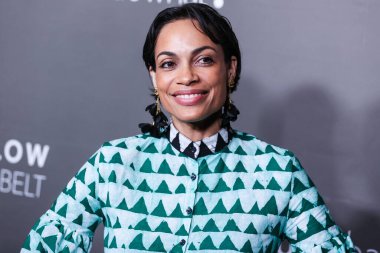 Stüdyo 189 giyen Amerikalı aktris Rosario Dawson, 1 Ekim 2022 'de Los Angeles, Kaliforniya, ABD' de bulunan Amerika Tiyatro Kompleksi Yönetmenler Birliği 'nde düzenlenen' Below The Belt 'in Los Angeles' taki galasına geldi.. 