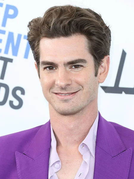 2017 Andrew Garfield Wearing Valentino Suit Scarosso Shoes Omega Watch — 스톡 사진