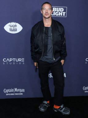Amerikalı DJ Diplo (Thomas Wesley Pentz), 13 Şubat 2022 tarihinde Hollywood, Los Angeles, Kaliforniya, ABD 'de Sunset Room Hollywood' da Lil Wayne 'in ev sahipliğinde düzenlenen TailGates Büyük Maçı' na geldi.. 