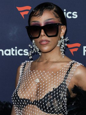 Amerikalı rapçi Doja Cat (Amala Ratna Zandile Dlamini), Michael Rubin 'in Fanatik Super Bowl Partisi' ne 12 Şubat 2022 tarihinde Culver City, Los Angeles, Kaliforniya, ABD 'de düzenlenen 3Labs' a geldi.. 