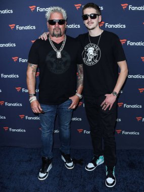 Guy Fieri ve oğlu Hunter Fieri, Michael Rubin 'in Fanatik Super Bowl Partisi 2022' ye 12 Şubat 2022 'de Culver City, Los Angeles, Kaliforniya, ABD' de gerçekleştirildi.. 