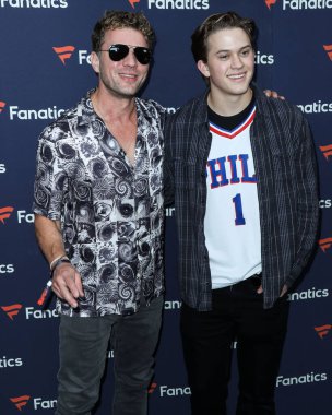 Amerikalı aktör Ryan Phillippe ve oğlu Deacon Reese Phillippe, Michael Rubin 'in Fanatik Super Bowl Partisi 2022' de 12 Şubat 2022 'de Culver City, Los Angeles, Kaliforniya, ABD' de düzenlenen 3Labs 'a geldiler.. 