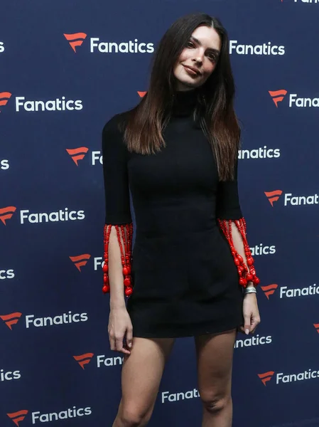 Amerikaans Model Emily Ratajkowski Arriveert Michael Rubin Fanatics Super Bowl — Stockfoto