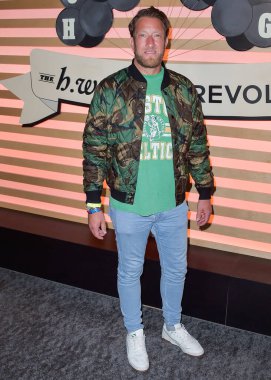 David Portnoy, Justin Bieber ve Marshmello sunuculuğunu The H.wood Group ve REVOLVE Sunuculuğunu PLACESO ve Flow.com 'un yaptığı' Eve Dönüş Hafta Sonu 'na 11 Şubat 2022' de Pasifik Tasarım Merkezi 'nde gerçekleştirilen ve yapımcılığını üstlendiği