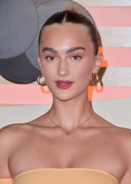 Suede Brooks, Justin Bieber ve Marshmello sunuculuğunu The H.wood Group ve REVOLVE Sunuculuğunu PLACESO ve Flow.com 'un yaptığı' Homecoming Weekend 'e 11 Şubat 2022' de Pasifik Tasarım Merkezi 'nde gerçekleştirilen ve yapımcılığını üstlendiği 