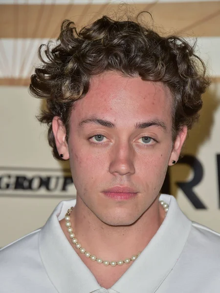 Ethan Cutkosky Drake Sunuculuğunu Wood Group Revolve Sunuculuğunu Places Flow — Stok fotoğraf