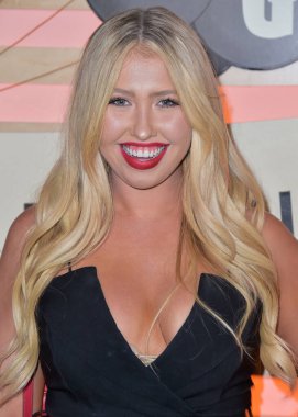 Taylor King, Justin Bieber ve Marshmello sunuculuğunu The H.wood Group ve REVOLVE Sunuculuğunu PLACESO ve Flow.com 'un yaptığı' Homecoming Weekend 'programına 11 Şubat 2022' de Pasifik Tasarım Merkezi 'nde gerçekleştirilen ve yapımcılığını üstlendiği 