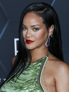 Attico 'yu giyen Barbadoslu şarkıcı Rihanna (Robyn Rihanna Fenty NH) 11 Şubat 2022' de Hollywood, Los Angeles, Kaliforniya, ABD 'de bulunan Goya Stüdyoları' nda düzenlenen Fenty Beauty And Fenty Skin Kutlamasına geldi.. 