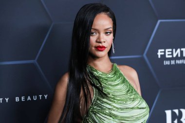Attico 'yu giyen Barbadoslu şarkıcı Rihanna (Robyn Rihanna Fenty NH) 11 Şubat 2022' de Hollywood, Los Angeles, Kaliforniya, ABD 'de bulunan Goya Stüdyoları' nda düzenlenen Fenty Beauty And Fenty Skin Kutlamasına geldi.. 