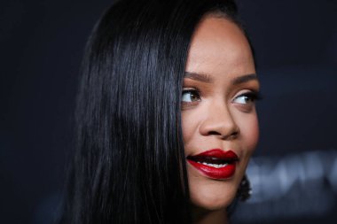 Attico 'yu giyen Barbadoslu şarkıcı Rihanna (Robyn Rihanna Fenty NH) 11 Şubat 2022' de Hollywood, Los Angeles, Kaliforniya, ABD 'de bulunan Goya Stüdyoları' nda düzenlenen Fenty Beauty And Fenty Skin Kutlamasına geldi.. 