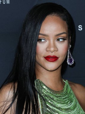 Attico 'yu giyen Barbadoslu şarkıcı Rihanna (Robyn Rihanna Fenty NH) 11 Şubat 2022' de Hollywood, Los Angeles, Kaliforniya, ABD 'de bulunan Goya Stüdyoları' nda düzenlenen Fenty Beauty And Fenty Skin Kutlamasına geldi.. 