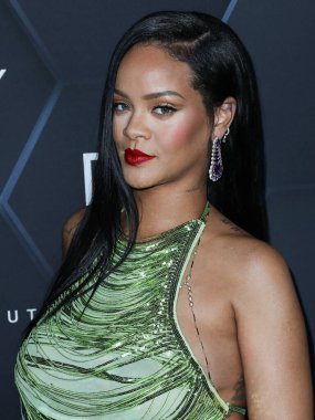 Attico 'yu giyen Barbadoslu şarkıcı Rihanna (Robyn Rihanna Fenty NH) 11 Şubat 2022' de Hollywood, Los Angeles, Kaliforniya, ABD 'de bulunan Goya Stüdyoları' nda düzenlenen Fenty Beauty And Fenty Skin Kutlamasına geldi.. 
