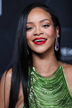 Attico 'yu giyen Barbadoslu şarkıcı Rihanna (Robyn Rihanna Fenty NH) 11 Şubat 2022' de Hollywood, Los Angeles, Kaliforniya, ABD 'de bulunan Goya Stüdyoları' nda düzenlenen Fenty Beauty And Fenty Skin Kutlamasına geldi.. 