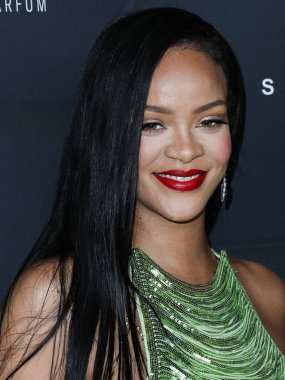 Attico 'yu giyen Barbadoslu şarkıcı Rihanna (Robyn Rihanna Fenty NH) 11 Şubat 2022' de Hollywood, Los Angeles, Kaliforniya, ABD 'de bulunan Goya Stüdyoları' nda düzenlenen Fenty Beauty And Fenty Skin Kutlamasına geldi.. 