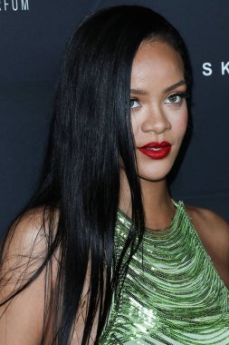 Attico 'yu giyen Barbadoslu şarkıcı Rihanna (Robyn Rihanna Fenty NH) 11 Şubat 2022' de Hollywood, Los Angeles, Kaliforniya, ABD 'de bulunan Goya Stüdyoları' nda düzenlenen Fenty Beauty And Fenty Skin Kutlamasına geldi.. 