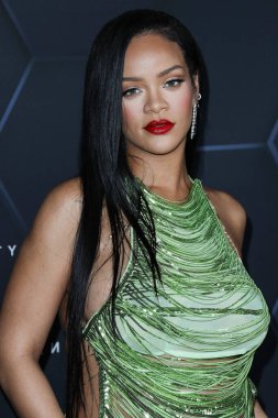 Attico 'yu giyen Barbadoslu şarkıcı Rihanna (Robyn Rihanna Fenty NH) 11 Şubat 2022' de Hollywood, Los Angeles, Kaliforniya, ABD 'de bulunan Goya Stüdyoları' nda düzenlenen Fenty Beauty And Fenty Skin Kutlamasına geldi.. 