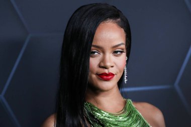 Attico 'yu giyen Barbadoslu şarkıcı Rihanna (Robyn Rihanna Fenty NH) 11 Şubat 2022' de Hollywood, Los Angeles, Kaliforniya, ABD 'de bulunan Goya Stüdyoları' nda düzenlenen Fenty Beauty And Fenty Skin Kutlamasına geldi.. 