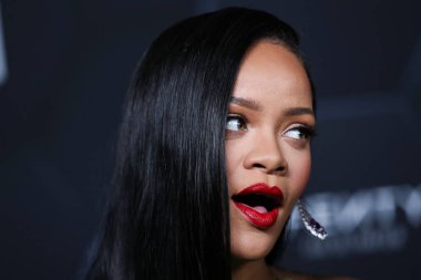 Attico 'yu giyen Barbadoslu şarkıcı Rihanna (Robyn Rihanna Fenty NH) 11 Şubat 2022' de Hollywood, Los Angeles, Kaliforniya, ABD 'de bulunan Goya Stüdyoları' nda düzenlenen Fenty Beauty And Fenty Skin Kutlamasına geldi.. 