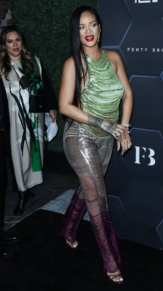 Barbadiske Sanger Rihanna Robyn Rihanna Fenty Iført Attico Ankommer Til - Stock-foto