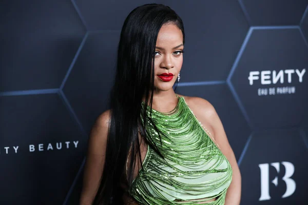 Cântăreața Barbadiană Rihanna Robyn Rihanna Fenty Care Poartă Attico Ajunge — Fotografie, imagine de stoc