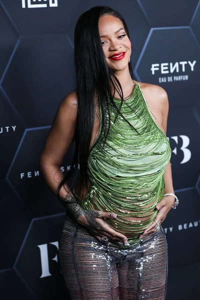 Attico Giyen Barbadoslu Şarkıcı Rihanna Robyn Rihanna Fenty Şubat 2022 — Stok fotoğraf