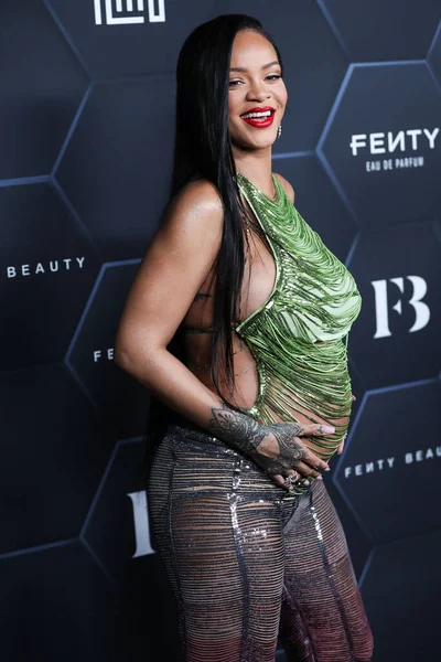 Attico Giyen Barbadoslu Şarkıcı Rihanna Robyn Rihanna Fenty Şubat 2022 — Stok fotoğraf