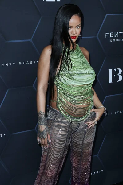 Attico Giyen Barbadoslu Şarkıcı Rihanna Robyn Rihanna Fenty Şubat 2022 — Stok fotoğraf