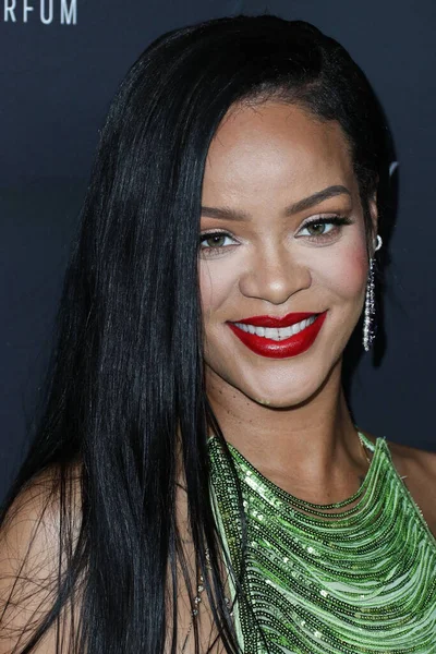 องชาวบาร เบโดส ฮานนา Robyn Rihanna Fenty สวมใส Attico มาถ งงานฉลองความงามและผ — ภาพถ่ายสต็อก