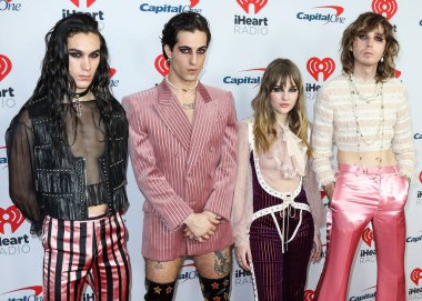 Maneskin 'den Ethan Torchio, Damiano David, Victoria De Angelis ve Thomas Raggi, 15 Ocak 2022' de Inglewood, Los Angeles, Kaliforniya, ABD 'de düzenlenen iHeartRadio ALTer EGO 2022' ye katıldılar.. 