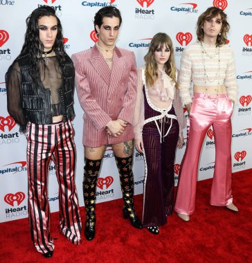Maneskin 'den Ethan Torchio, Damiano David, Victoria De Angelis ve Thomas Raggi, 15 Ocak 2022' de Inglewood, Los Angeles, Kaliforniya, ABD 'de düzenlenen iHeartRadio ALTer EGO 2022' ye katıldılar.. 