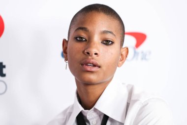 Amerikalı şarkıcı WILLOW (Willow Smith), 15 Ocak 2022 tarihinde Inglewood, Los Angeles, Kaliforniya, ABD 'de düzenlenen iHeartRadio ALTer EGO 2022' ye katılmaktadır.. 