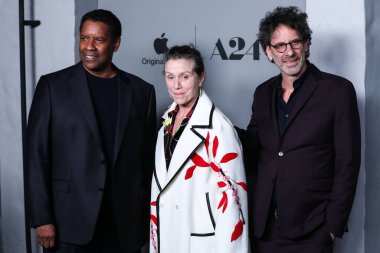 Denzel Washington, Amerikalı aktris Frances McDormand ve Joel Coen, 16 Aralık 2021 'de Amerikan Tiyatro Kompleksi Yönetmenleri Loncası' nda düzenlenen 