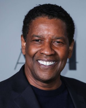 Amerikalı aktör Denzel Washington, 16 Aralık 2021 'de Los Angeles, Kaliforniya, ABD' deki Los Angeles 'taki Amerikan Tiyatro Kompleksi' nde düzenlenen 
